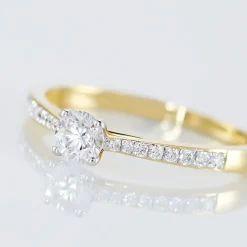 Histoire d'Or Bague Solitaire Hemera Or Jaune Diamant Synthetique