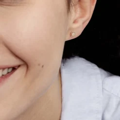 Boucles D'oreilles Puces Eleanor Fleur Or Jaune Oxyde De Zirconium-Histoire d'Or