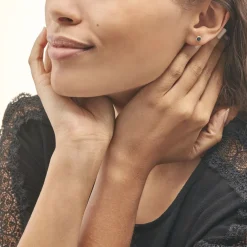 Histoire d'Or Boucles D'oreilles Puces Edy Serti Clos Or Jaune Saphir