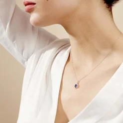 Histoire d'Or Collier Lys Or Blanc Saphir Et Diamant