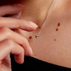 Histoire d'Or Collier Purete Or Blanc Diamant