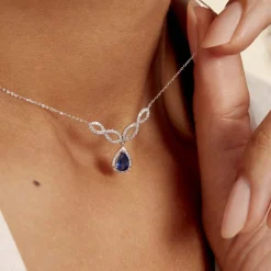 Histoire d'Or Collier Sissi Or Blanc Saphir Diamant