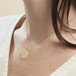 Histoire d'Or Medaille Or Jaune Sainte Famille