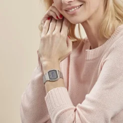 CASIO COLLECTION Montre Vintage Iconic Noir